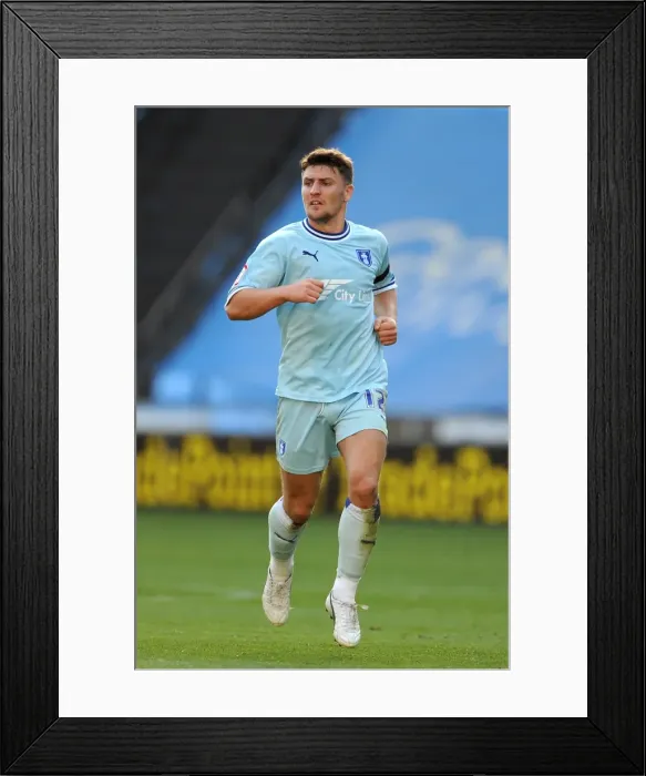 Framed Print : Showdown at Ricoh Arena: Gary Deegan vs Nottingham Forest, Npower Championship (15-10-2011) Framed Print : Showdown at Ricoh Arena: Gary Deegan vs Nottingham Forest, Npower Championship (15-10-2011)