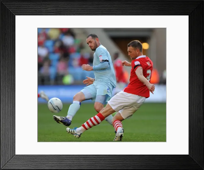 Framed Print : Clash at the Ricoh Arena: Coventry City vs Nottingham Forest - Npower Championship Showdown