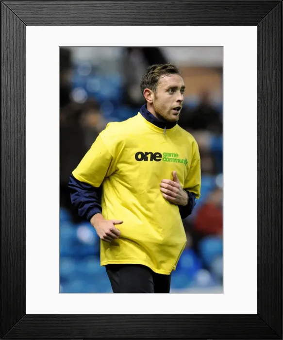 Framed Print : Richard Keogh Leads Coventry City at Elland Road against Leeds United in Championship Clash (18-10-2011) Framed Print : Richard Keogh Leads Coventry City at Elland Road against Leeds United in Championship Clash (18-10-2011)