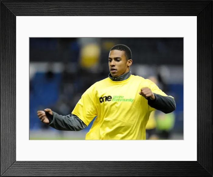 Framed Print : Coventry City vs Leeds United: Cyrus Christie at Elland Road - Npower Championship (18-10-2011)