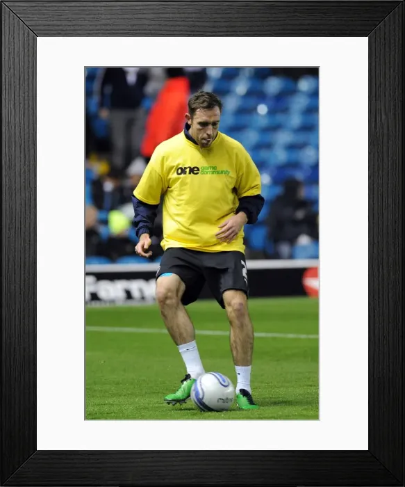 Framed Print : Richard Keogh Leads Coventry City in Npower Championship Clash against Leeds United at Elland Road (18-10-2011) Framed Print : Richard Keogh Leads Coventry City in Npower Championship Clash against Leeds United at Elland Road (18-10-2011)