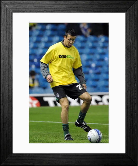 Framed Print : Leeds United vs Coventry City: Richard Wood at Elland Road - Npower Championship (18-10-2011)