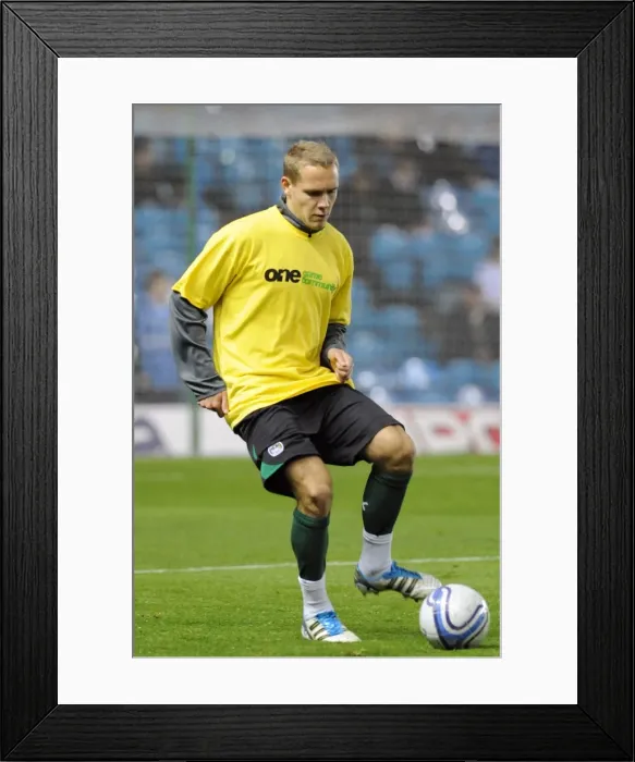 Framed Print : Chris Hussey of Coventry City Faces Off Against Leeds United at Elland Road in the Npower Championship (18-10-2011) Framed Print : Chris Hussey of Coventry City Faces Off Against Leeds United at Elland Road in the Npower Championship (18-10-2011)
