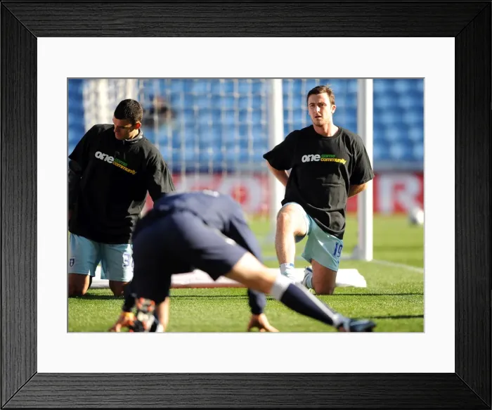 Framed Print : Roy O'Donovan's Focused Pre-Game Warm-Up: Coventry City vs. Burnley, Npower Championship (22-10-2011, Ricoh Arena) Framed Print : Roy O'Donovan's Focused Pre-Game Warm-Up: Coventry City vs. Burnley, Npower Championship (22-10-2011, Ricoh Arena)