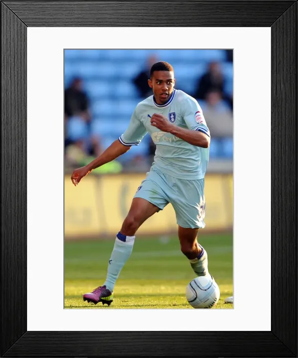 Framed Print : Cyrus Christie's Battle: Coventry City vs Burnley (22-10-2011, Ricoh Arena) Framed Print : Cyrus Christie's Battle: Coventry City vs Burnley (22-10-2011, Ricoh Arena)