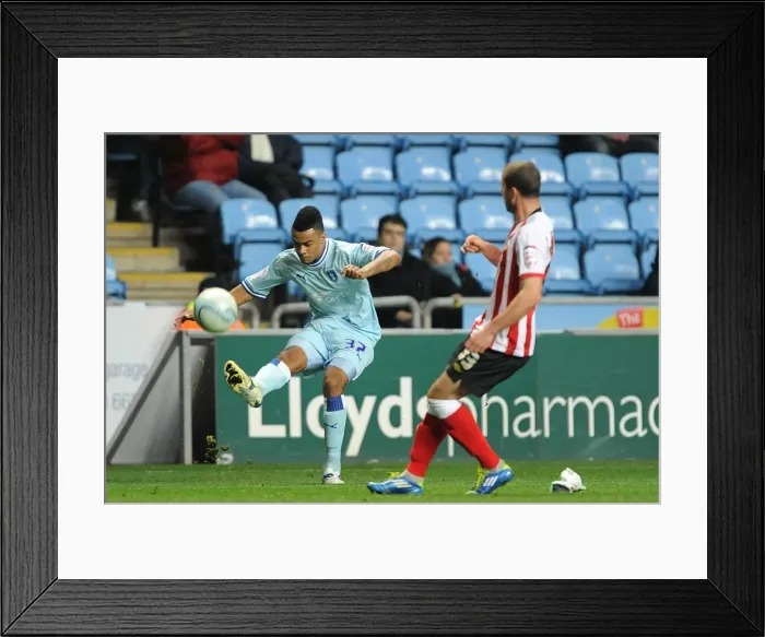 Framed Print : Jordan Willis's Epic Cross: Coventry City vs Southampton in Npower Championship (05-11-2011, Ricoh Arena)