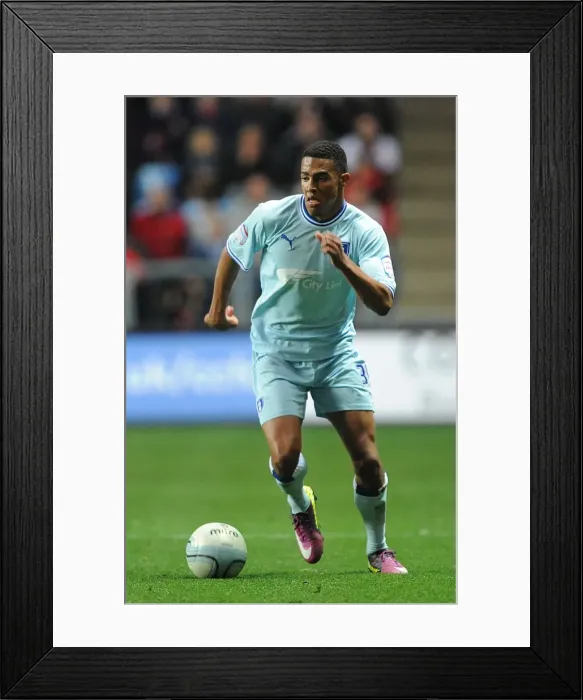 Framed Print : Coventry City's Cyrus Christie in Action Against Southampton (Npower Championship, 5-11-2011) Framed Print : Coventry City's Cyrus Christie in Action Against Southampton (Npower Championship, 5-11-2011)