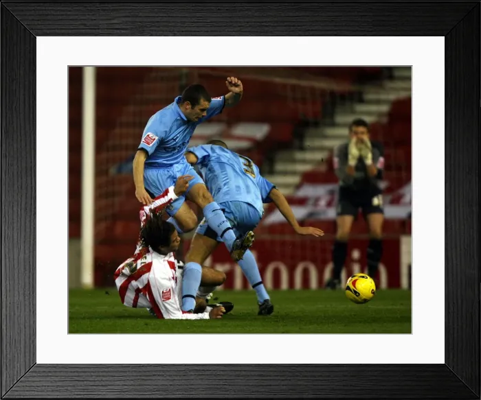 Framed Print : Battling Rivals: Darel Russell vs. Michael Doyle and Marcus Hall - Coventry City vs. Stoke City (06-11-2006) Framed Print : Battling Rivals: Darel Russell vs. Michael Doyle and Marcus Hall - Coventry City vs. Stoke City (06-11-2006)