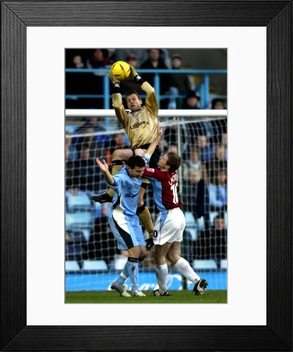 Framed Print : Luke Steele: Coventry City Goalkeeper Faces Intense Pressure from Burnley's Ian Moore (12-02-2005) Framed Print : Luke Steele: Coventry City Goalkeeper Faces Intense Pressure from Burnley's Ian Moore (12-02-2005)