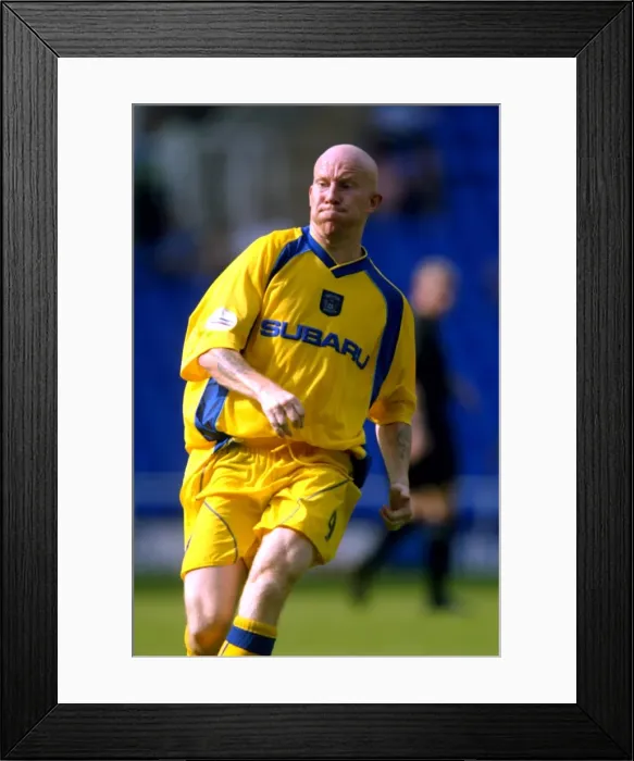 Framed Print : Coventry City vs. Reading: Lee Hughes in Action (17-08-2001) Framed Print : Coventry City vs. Reading: Lee Hughes in Action (17-08-2001)
