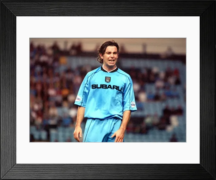 Framed Print : Keith O'Neill in Action: Coventry City vs Nottingham Forest (Nationwide League Division One, 27-08-2001)