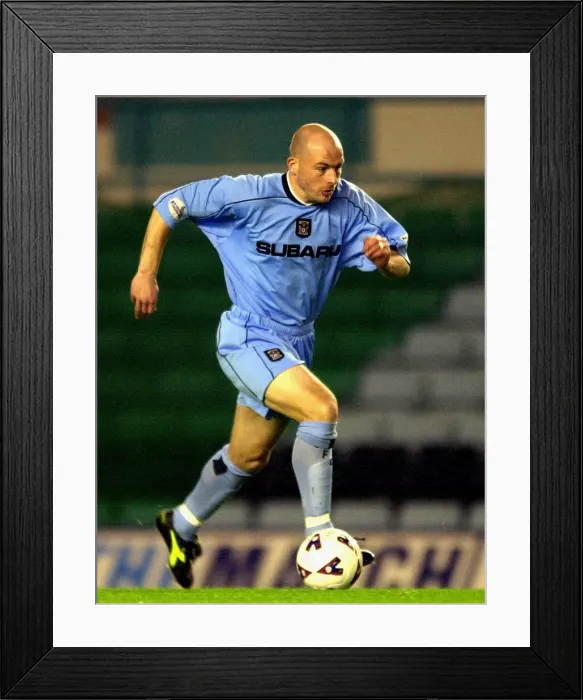Framed Print : Lee Carsley in Action: Coventry City vs Crewe Alexandra, Nationwide Division One, Highfield Road (2001) Framed Print : Lee Carsley in Action: Coventry City vs Crewe Alexandra, Nationwide Division One, Highfield Road (2001)