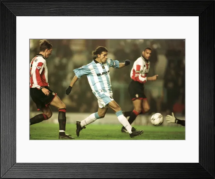 Framed Print : Moustapha Hadji's Dramatic Shot Against Southampton (22-12-2000) Framed Print : Moustapha Hadji's Dramatic Shot Against Southampton (22-12-2000)