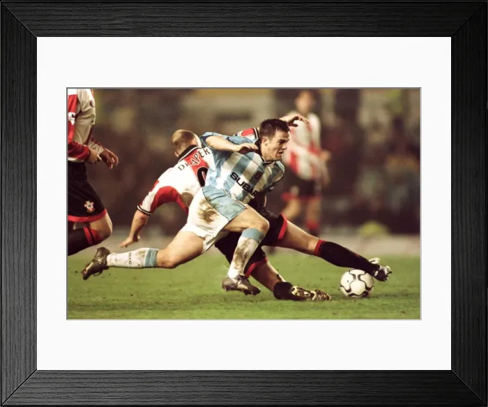 Framed Print : Thompson vs Draper: A Memorable Tackle in Coventry City vs Southampton FA Premiership (Highfield Road, 22-12-2000) Framed Print : Thompson vs Draper: A Memorable Tackle in Coventry City vs Southampton FA Premiership (Highfield Road, 22-12-2000)