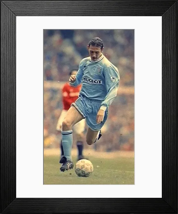 : Noel Whelan in Action: Coventry City vs Manchester United (1990s) : Noel Whelan in Action: Coventry City vs Manchester United (1990s)