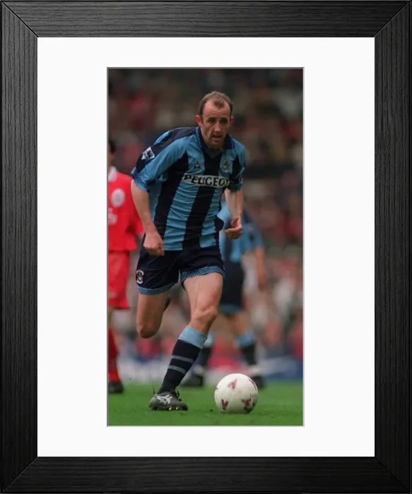 Framed Print : Gary McAllister in Action: Liverpool vs. Coventry City (1990s) Framed Print : Gary McAllister in Action: Liverpool vs. Coventry City (1990s)