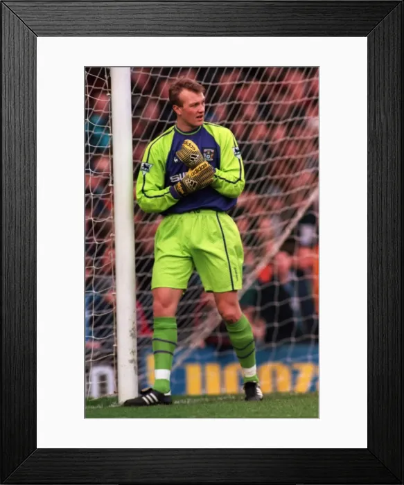 Framed Print : Magnus Hedman vs Arsenal: Coventry City Football Club in FA Carling Premiership Action Framed Print : Magnus Hedman vs Arsenal: Coventry City Football Club in FA Carling Premiership Action