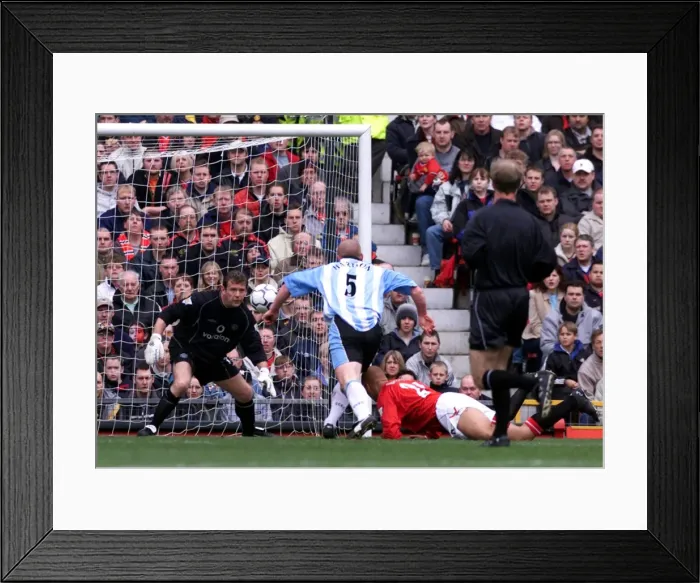 Framed Print : John Hartson's Stunner: Coventry City's Shocking FA Carling Premiership Victory Against Manchester United (14-04-2001) Framed Print : John Hartson's Stunner: Coventry City's Shocking FA Carling Premiership Victory Against Manchester United (14-04-2001)