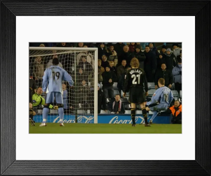 Framed Print : Coca-Cola Football League Championship - Coventry City v Wigan Athletic - Highfield Road Framed Print : Coca-Cola Football League Championship - Coventry City v Wigan Athletic - Highfield Road