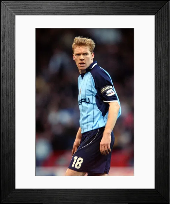 Framed Print : Steve Staunton Leads Coventry City Against Nottingham Forest in Nationwide League Division One (07-02-2004) Framed Print : Steve Staunton Leads Coventry City Against Nottingham Forest in Nationwide League Division One (07-02-2004)
