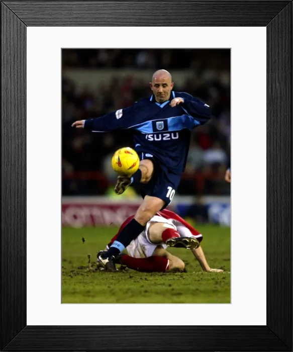 Framed Print : Gary McAllister Evades David Prutton: Coventry City's Intense Clash at Nottingham Forest (Nationwide Division One, 18-01-2003) Framed Print : Gary McAllister Evades David Prutton: Coventry City's Intense Clash at Nottingham Forest (Nationwide Division One, 18-01-2003)
