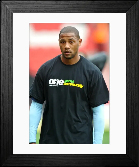 Framed Print : Clive Platt in Community T-Shirt: Coventry City vs. Burnley, Npower Championship (29-10-2011) Framed Print : Clive Platt in Community T-Shirt: Coventry City vs. Burnley, Npower Championship (29-10-2011)