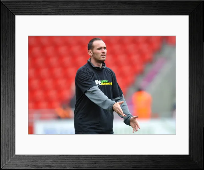 Framed Print : David Bell in Community T-Shirt: Coventry City FC vs Burnley, Npower Championship (29-10-2011) Framed Print : David Bell in Community T-Shirt: Coventry City FC vs Burnley, Npower Championship (29-10-2011)