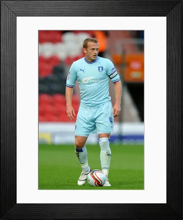 Framed Print : Sammy Clingan: Coventry City vs Burnley - Npower Championship Action, Ricoh Arena (29-10-2011) Framed Print : Sammy Clingan: Coventry City vs Burnley - Npower Championship Action, Ricoh Arena (29-10-2011)