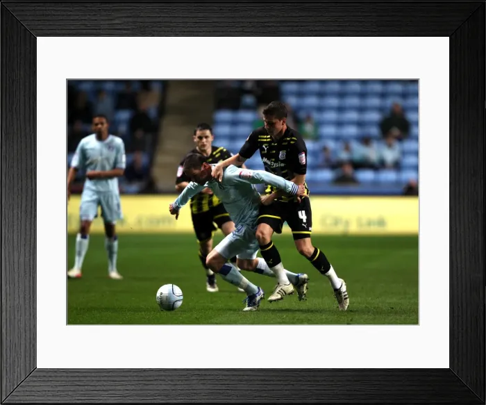 Framed Print : Coventry City vs Cardiff City: A Fight for Supremacy - Jutkiewicz vs Kiss, Npower Championship (22-11-2011) Framed Print : Coventry City vs Cardiff City: A Fight for Supremacy - Jutkiewicz vs Kiss, Npower Championship (22-11-2011)