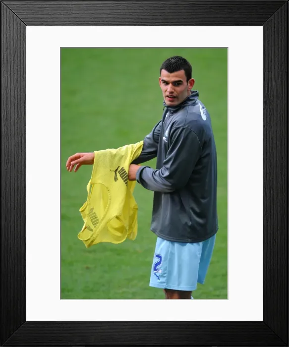 Framed Print : Conor Thomas vs Hull City: Npower Championship Showdown at Ricoh Arena (10-12-2011) Framed Print : Conor Thomas vs Hull City: Npower Championship Showdown at Ricoh Arena (10-12-2011)