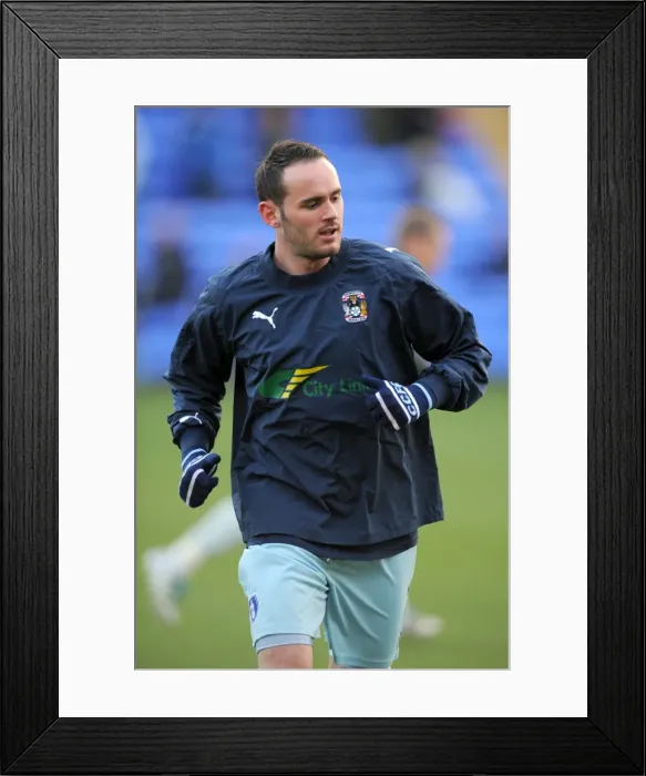 Framed Print : Battle at London Road: Coventry City vs Peterborough United in Npower Championship (17-12-2011) Framed Print : Battle at London Road: Coventry City vs Peterborough United in Npower Championship (17-12-2011)