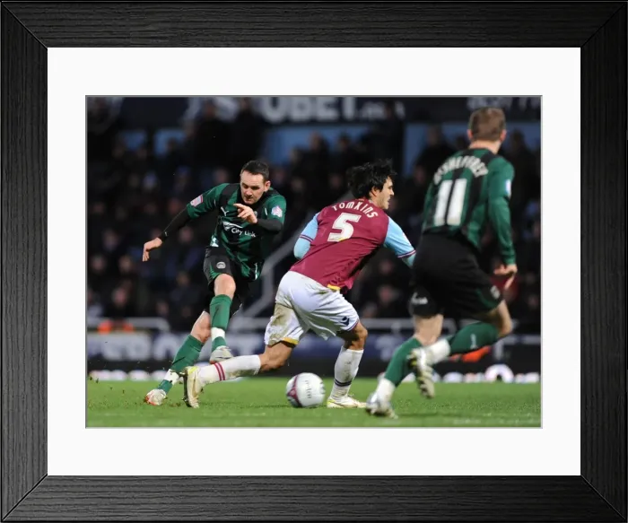Framed Print : npower Football League Championship - West Ham United v Coventry City - Upton Park Framed Print : npower Football League Championship - West Ham United v Coventry City - Upton Park