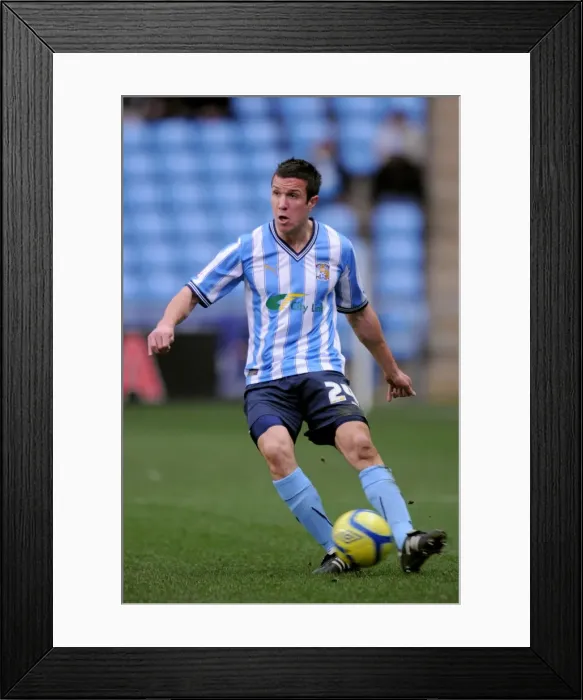 Framed Print : Richard Wood in Action: Coventry City vs Southampton FA Cup Third Round (07-01-2012) Framed Print : Richard Wood in Action: Coventry City vs Southampton FA Cup Third Round (07-01-2012)