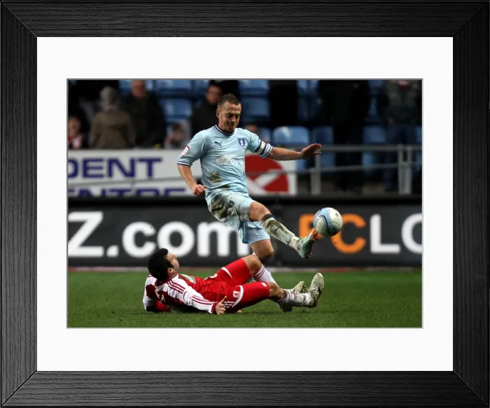 Framed Print : Red Card Drama: Sammy Clingan vs. Julio Arca in Coventry City vs. Middlesbrough (Npower Championship, 21-01-2012) Framed Print : Red Card Drama: Sammy Clingan vs. Julio Arca in Coventry City vs. Middlesbrough (Npower Championship, 21-01-2012)