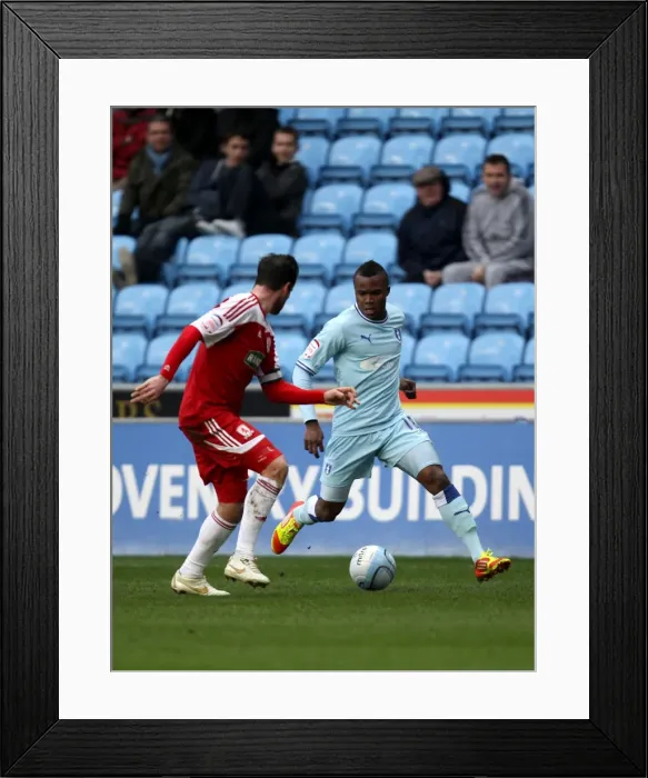 Framed Print : Battle for the Ball: Nimely vs. Bates (Npower Championship, 21-01-2012) Framed Print : Battle for the Ball: Nimely vs. Bates (Npower Championship, 21-01-2012)
