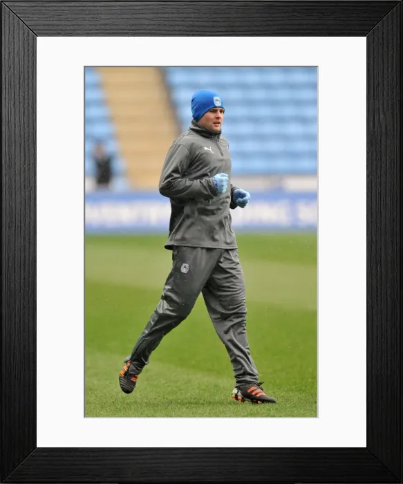Framed Print : Oliver Norwood in Action: Coventry City vs Ipswich Town, Npower Championship (February 4, 2012, Ricoh Arena) Framed Print : Oliver Norwood in Action: Coventry City vs Ipswich Town, Npower Championship (February 4, 2012, Ricoh Arena)