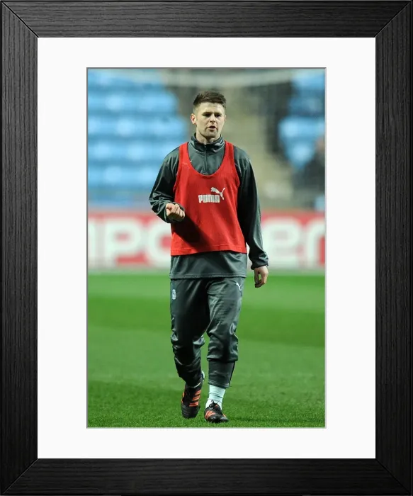 Framed Print : Oliver Norwood in Action: Coventry City vs Leeds United (February 14, 2012)