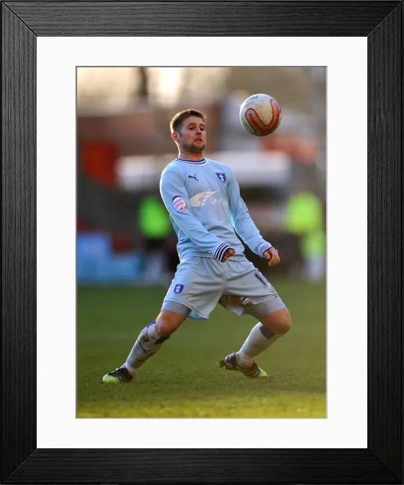 Framed Print : Oliver Norwood vs. Nottingham Forest: A Fierce Face-Off in the Npower Championship (February 18, 2012)