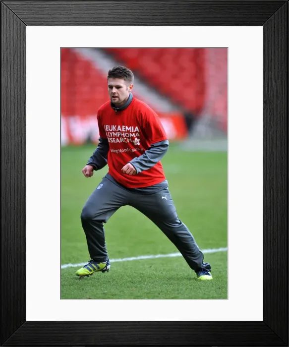 Framed Print : Oliver Norwood: Coventry City's Champion Leader in Npower Championship Battle against Nottingham Forest (18-02-2012) Framed Print : Oliver Norwood: Coventry City's Champion Leader in Npower Championship Battle against Nottingham Forest (18-02-2012)