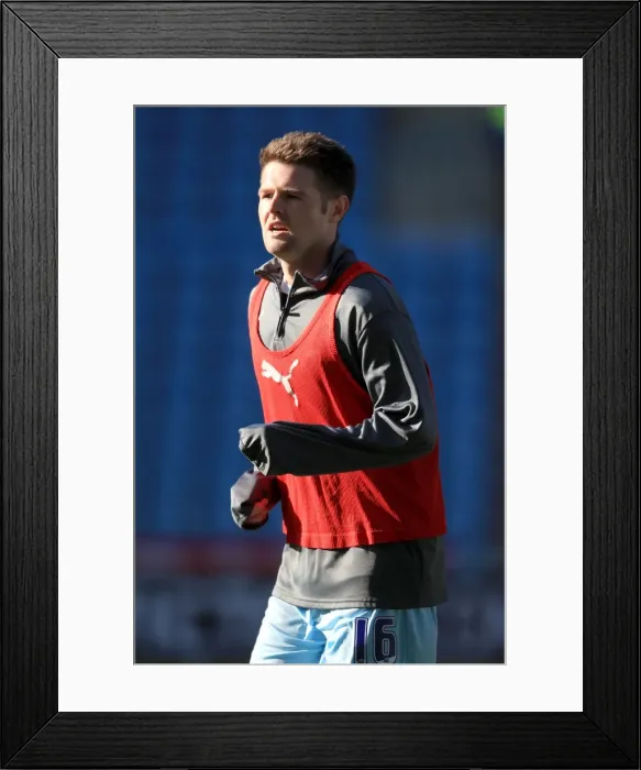 Framed Print : Oliver Norwood in Action: Coventry City vs Barnsley, Npower Championship, Ricoh Arena (2012) Framed Print : Oliver Norwood in Action: Coventry City vs Barnsley, Npower Championship, Ricoh Arena (2012)