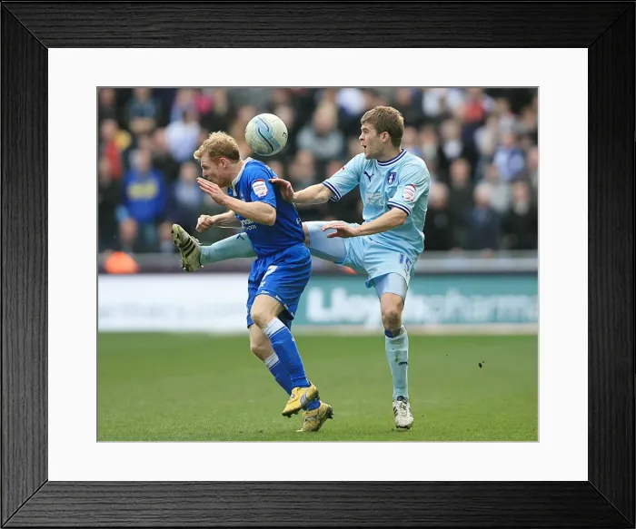 Framed Print : Intense Rivalry: Cranie vs Burke at the Ricoh Arena (Npower Championship, 10-03-2012) Framed Print : Intense Rivalry: Cranie vs Burke at the Ricoh Arena (Npower Championship, 10-03-2012)