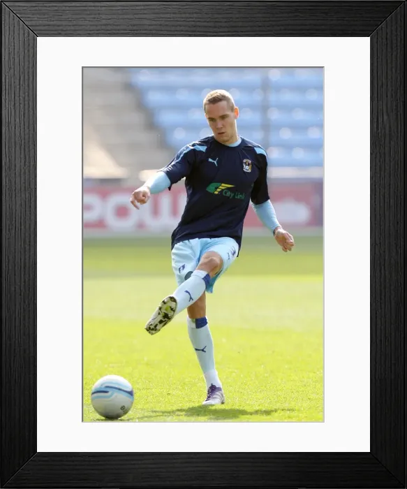 Framed Print : Championship Showdown: Coventry City vs Portsmouth - Chris Hussey in Action (24-03-2012, Ricoh Arena) Framed Print : Championship Showdown: Coventry City vs Portsmouth - Chris Hussey in Action (24-03-2012, Ricoh Arena)