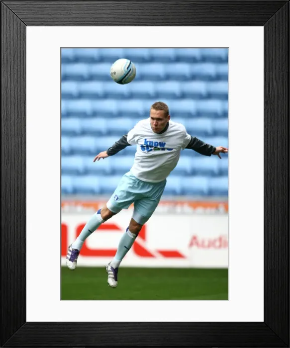 Framed Print : Chris Hussey Gears Up for Peterborough United Showdown in Know the Score T-Shirt (Npower Championship, 07-04-2012)