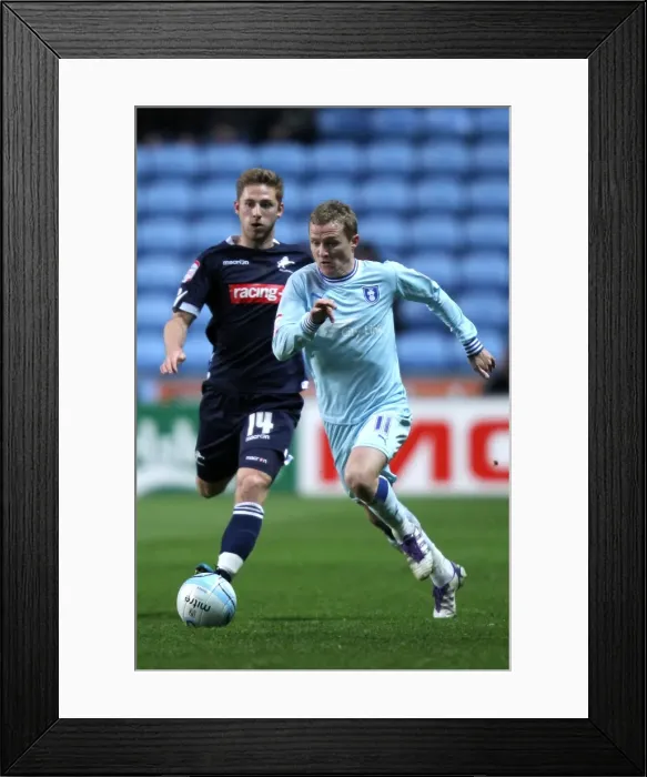 Framed Print : Gary McSheffrey Outmaneuvers James Henry: Coventry City vs Millwall (Npower Championship, 17-04-2012, Ricoh Arena)