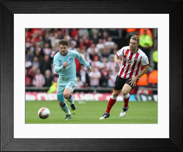 Framed Print : Escaping the Pressure: Norwood Evades Lambert in Coventry City vs Southampton Clash Framed Print : Escaping the Pressure: Norwood Evades Lambert in Coventry City vs Southampton Clash