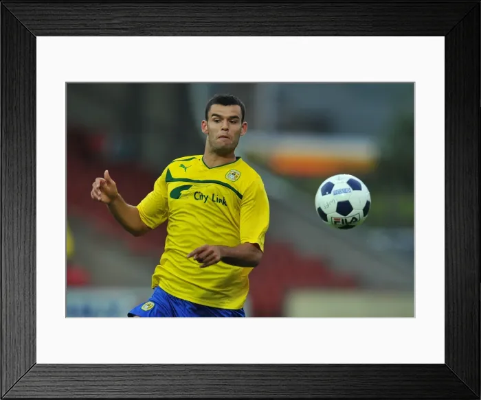 Framed Print : Conor Thomas in Action: Coventry City's Pre-Season Battle at Wrexham's Racecourse Ground