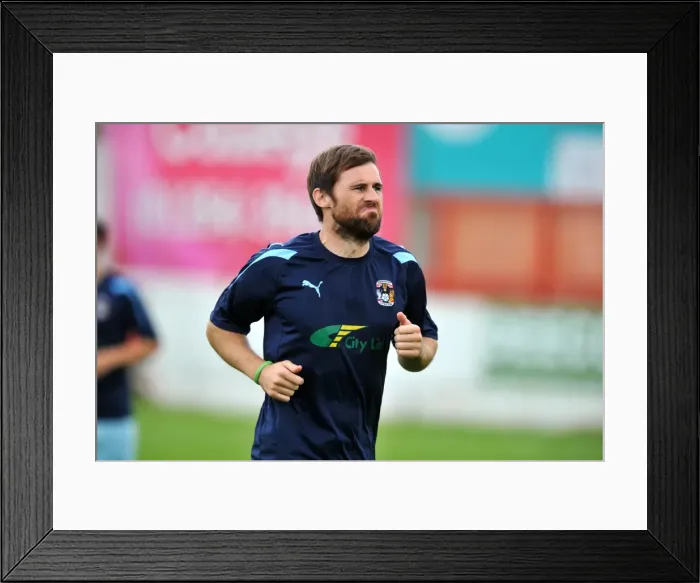 Framed Print : Coventry City's Kevin Kilbane in Action at Accrington Stanley's Crown Ground
