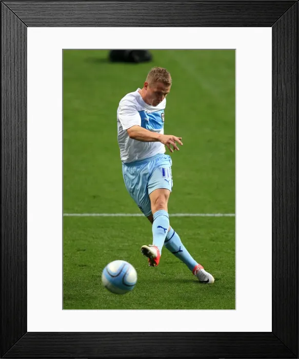 Framed Print : Gary McSheffrey Gears Up for Johnstones Paint Trophy Showdown against Burton Albion at Ricoh Arena Framed Print : Gary McSheffrey Gears Up for Johnstones Paint Trophy Showdown against Burton Albion at Ricoh Arena