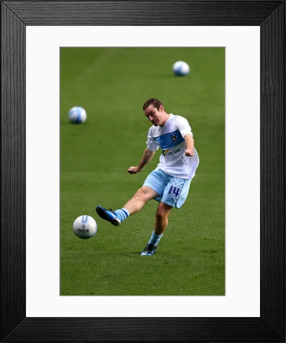 Framed Print : Stephen Elliott's Pre-Match Routine: Coventry City vs Burton Albion (Johnstone's Paint Trophy Northern Section) Framed Print : Stephen Elliott's Pre-Match Routine: Coventry City vs Burton Albion (Johnstone's Paint Trophy Northern Section)
