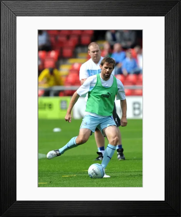 Framed Print : Coventry City's Kevin Kilbane in Action against Crewe Alexandra (September 1, 2012)